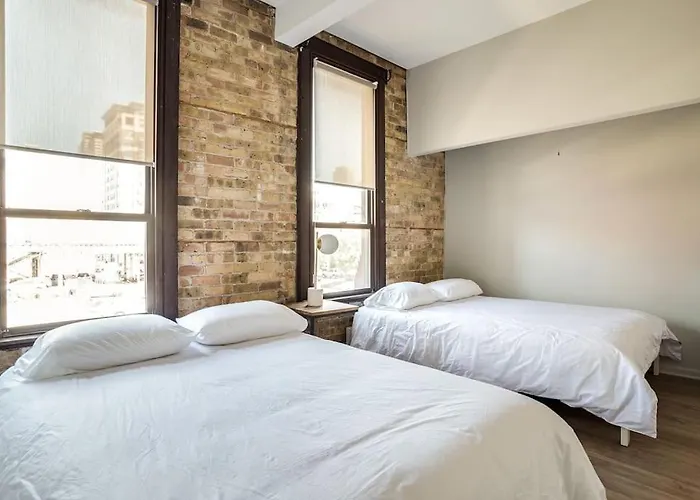 Beautifully Remodeled Second Floor Flat In River North - 2n Apartment