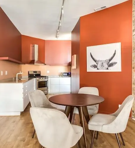 Beautifully Remodeled Second Floor Flat In River North - 2n Chicago