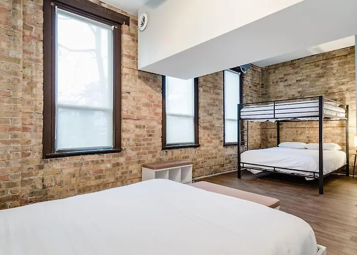 Beautifully Remodeled Second Floor Flat In River North - 2n * Chicago