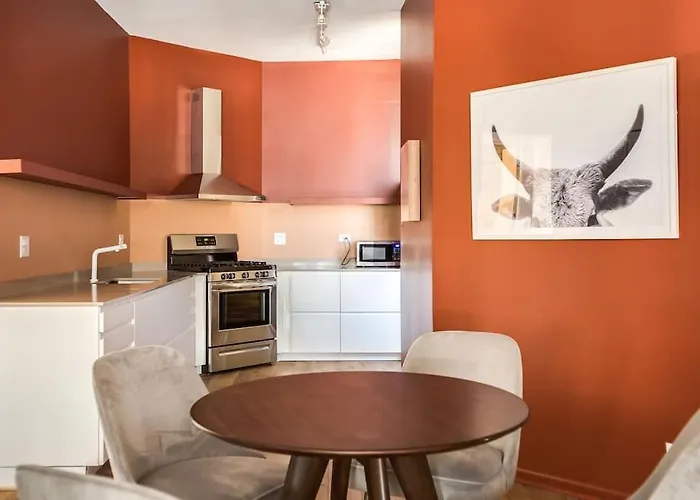 Apartment Beautifully Remodeled Second Floor Flat In River North - 2n *
