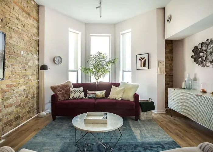 Beautifully Remodeled Second Floor Flat In River North - 2n Apartment *