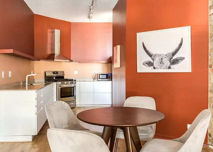 Beautifully Remodeled Second Floor Flat In River North - 2n *
