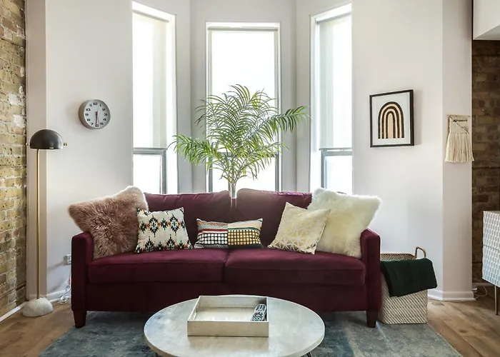 Beautifully Remodeled Second Floor Flat In River North - 2n Apartment
