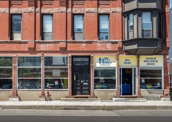 Beautifully Remodeled Second Floor Flat In River North - 2n *