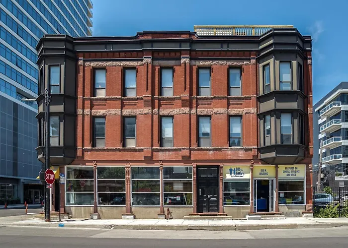 Beautifully Remodeled Second Floor Flat In River North - 2n